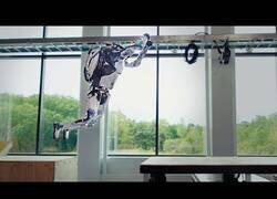 Enlace a Boston Dynamics lo vuelve a hacer, ahora sus robots hacen parkour