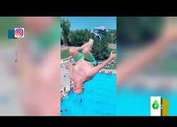 Enlace a El impresionante salto de un abuelo en trampolín