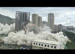 Enlace a 15 edificios son derruidos a la vez en China