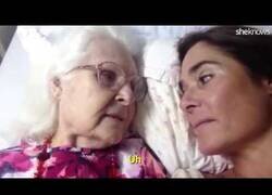 Enlace a Una señora con alzheimer vuelve a reconocer a su hija