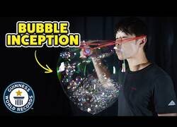 Enlace a El record mundial de mayor número de burbujas dentro de una burbuja