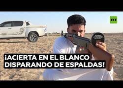 Enlace a El tirador que acertaba al blanco de espaldas