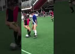 Enlace a ¿Te gustaría jugar a fútbol de baile?