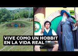 Enlace a Un fan de Tolkien vive como un Hobbit en la vida real