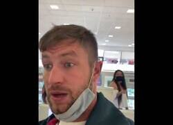 Enlace a Roban una perfumería a plena luz del día