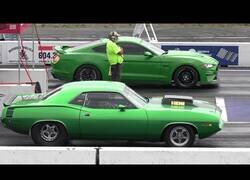 Enlace a Carreras entre coches modernos y coches retro