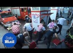 Enlace a Bomberos croatas son llamados en pleno partido del mundial