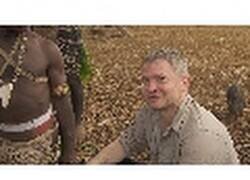 Enlace a Así es comer junto a caníbales