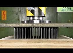 Enlace a ¿Cuántos clavos se necesitan para parar una prensa de 150 toneladas?