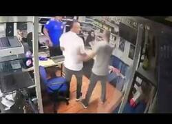 Enlace a Cuando confundes a un desconocido con tu amigo