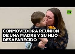Enlace a Conmovedor reencuentro entre una madre y su hijo desaparecido
