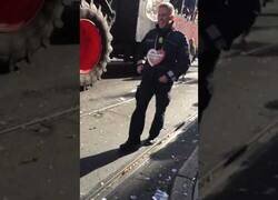 Enlace a Es viernes y hasta la policía lo sabe