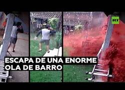 Enlace a Se salva de una avalancha de barro que arrasó con su casa
