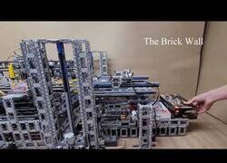 Enlace a Una máquina de envolver regalos hecha con piezas de Lego