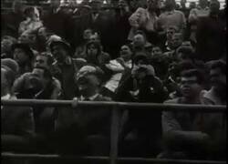 Enlace a Así comentaban el fútbol femenino hace más de 60 años