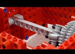 Enlace a ¿Puede el Lego romper una barra de aluminio?