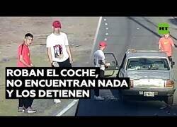 Enlace a Dos ladrones abren un coche, no encuentran nada y son detenidos