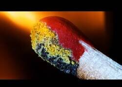 Enlace a Una cerilla encendiéndose en Slow Motion