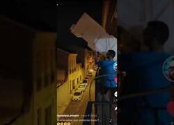 Enlace a Cuando tiras la casa por la ventana, literalmente