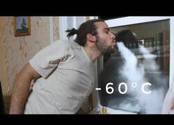 Enlace a Lo que pasa cuando fuera hace -60 ºC y abres la ventana
