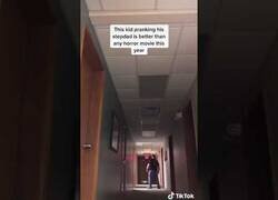 Enlace a Este chico troleando a su padre es mejor que cualquier película de terror