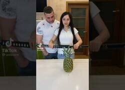 Enlace a Hay gente muy rápida con la katana