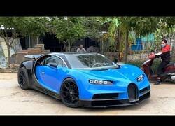 Enlace a Construyendo un Bugatti con materiales reciclados