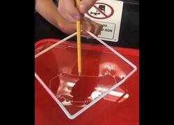 Enlace a Explicando visualmente la tensión superficial