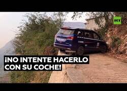 Enlace a Maniobrando al borde de un precipicio