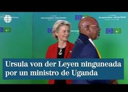 Enlace a El ministro de Asuntos Exteriores de Uganda no saluda a la presidenta de la Comisión Europea