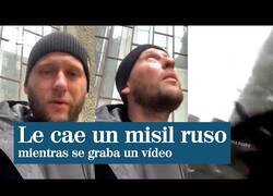Enlace a Un misil ruso cae a su lado mientra grababa un vídeo