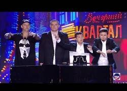 Enlace a Cuando Zelenski, presidente de Ucrania, tocaba el piano con sus partes