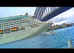 Enlace a Recopilación de barcos chocando contra puentes