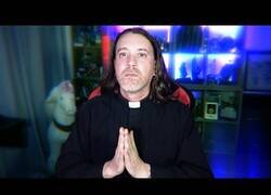 Enlace a Broma telefónica (y religiosa) a una pareja que se casa