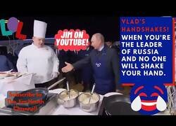 Enlace a Todas las veces que Putin hizo saludos fallidos