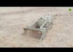 Enlace a Militares rusos utilizan estos 'tanques' para eliminar minas de los campos