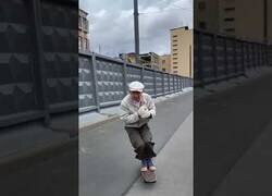 Enlace a Un skater de 88 años