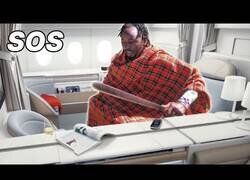 Enlace a Miembro de una tribu africana vuela en avión por primera vez