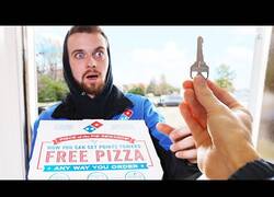 Enlace a Pidiendo pizza a domicilio y pagando con una casa