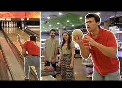 Enlace a Tirando melones en una bolera