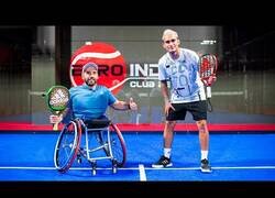Enlace a Jugando a pádel con el mejor jugador del mundo en silla de ruedas