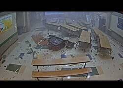 Enlace a Un tornado captado por las cámaras de seguridad de un colegio