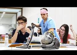 Enlace a Limpiando la biblioteca [Cámara Oculta]