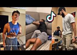 Enlace a Hombres prueban un simulador de dolor del periodo menstrual