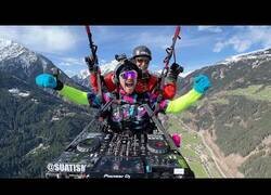 Enlace a El DJ que pinchaba en paracaídas