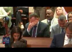 Enlace a Un guardaespaldas de Johnny Depp sufre un ataque de risa en pleno juicio contra Amber Heard y se ve obligado a abandonar la sala