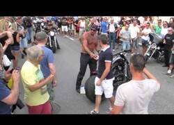 Enlace a Cómo caer de una moto con estilo