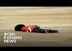 Enlace a Cuando los guardias reales no pueden soportar las altas temperaturas