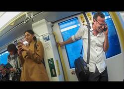 Enlace a Contagiando la risa a un vagón de tren entero