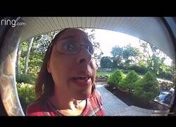 Enlace a Una repartidora se lleva el pedido de un cliente por no parecerle suficiente la propina